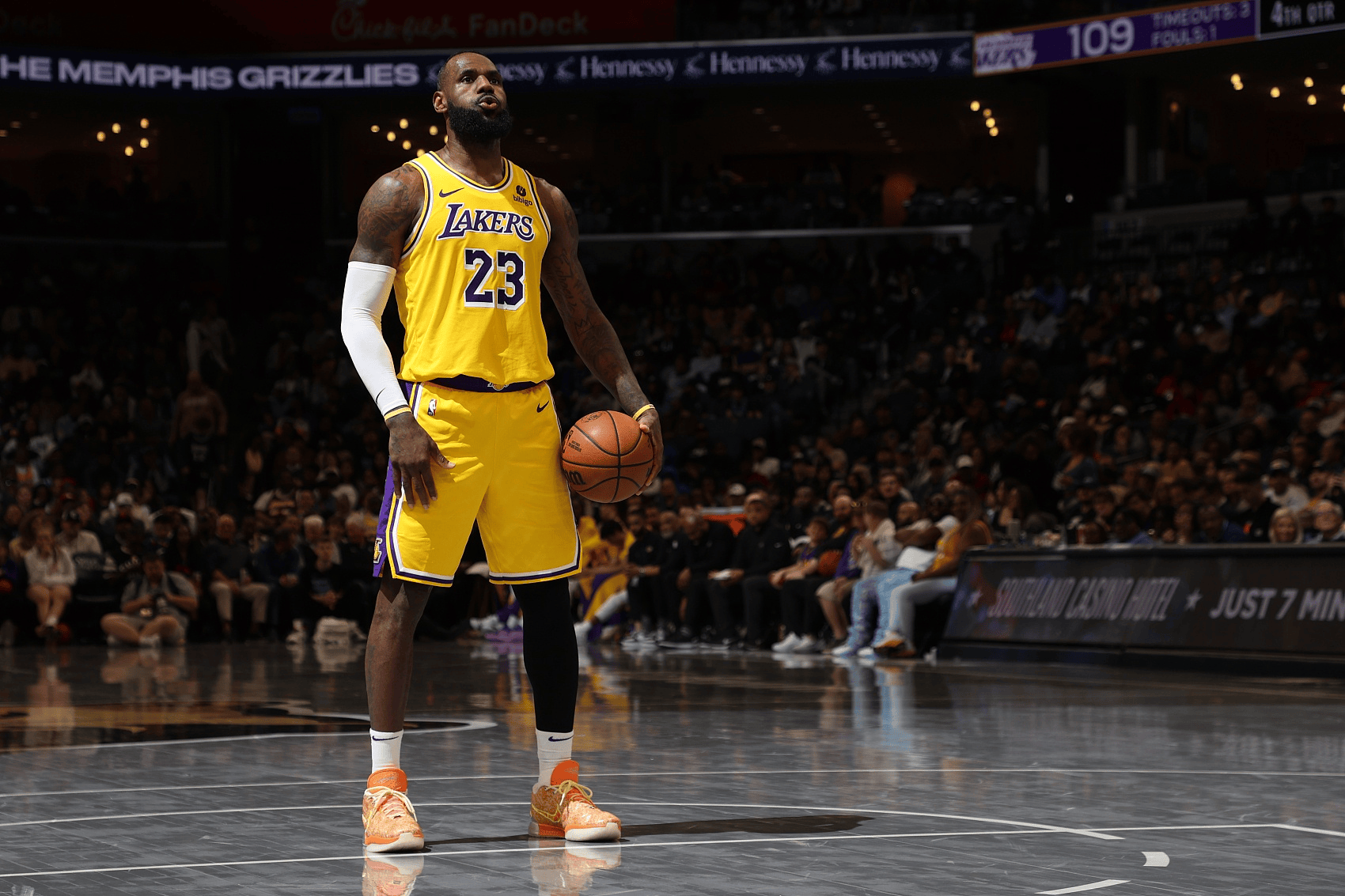 lol皮肤购买-NBA总决赛倒计时,芝加哥公牛冲刺阶段复出首秀,细节引发关注,悬念犹存,数据趋势出现新变化的简单介绍