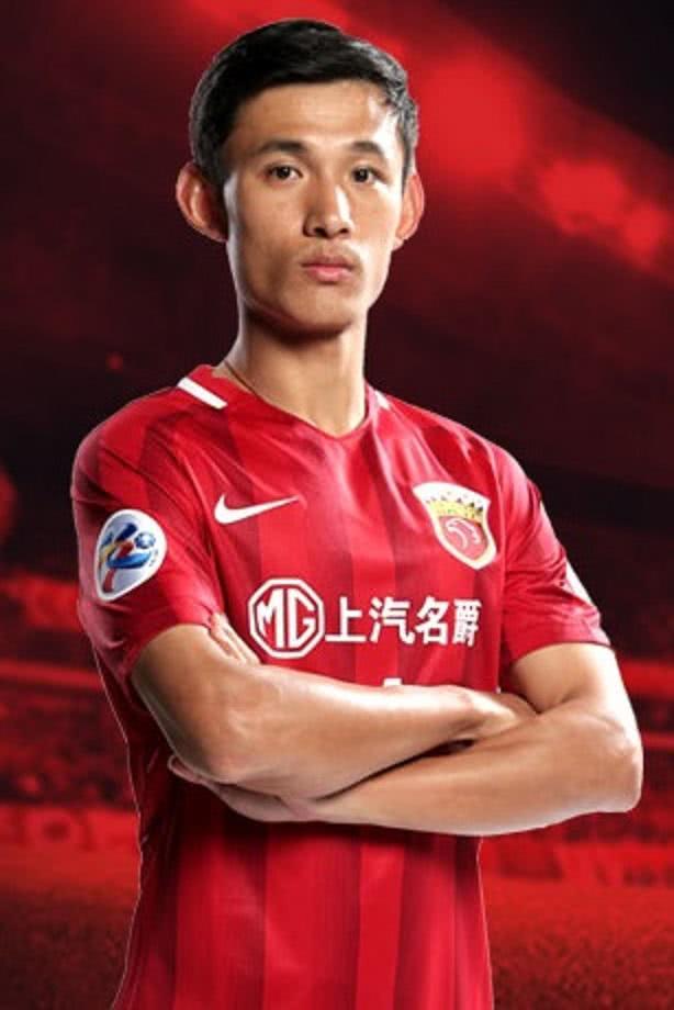 lol比赛回放-芝加哥公牛训练开放日，今夜队长鼓劲引欢呼，中超在即，赛程密集仍需轮换的简单介绍