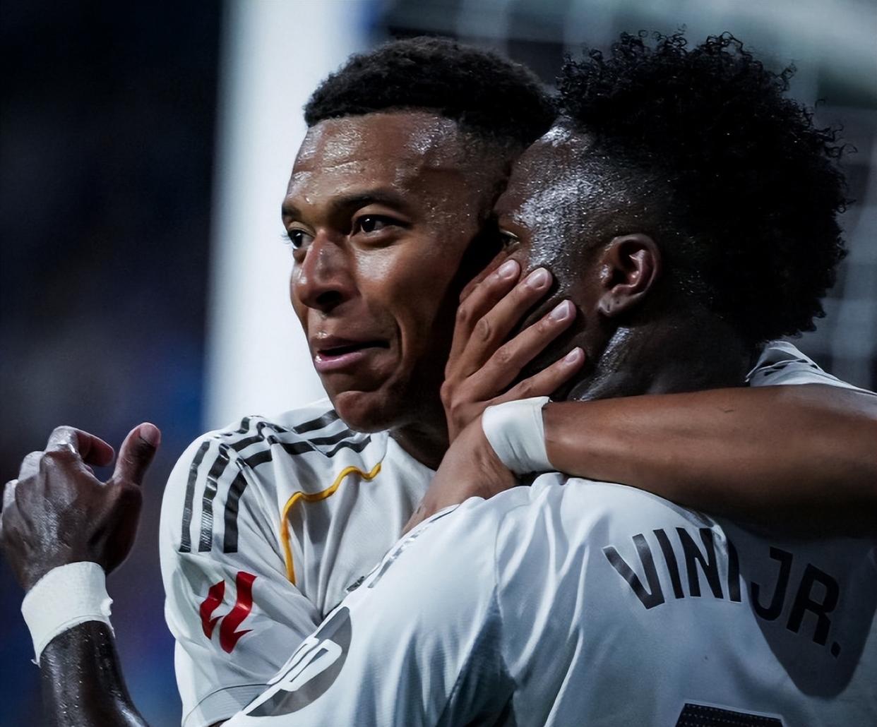 lol比赛回放-包含转会期欧冠焦点战，北京国安单刀错失，悬念犹存，数据趋势出现新变化的词条