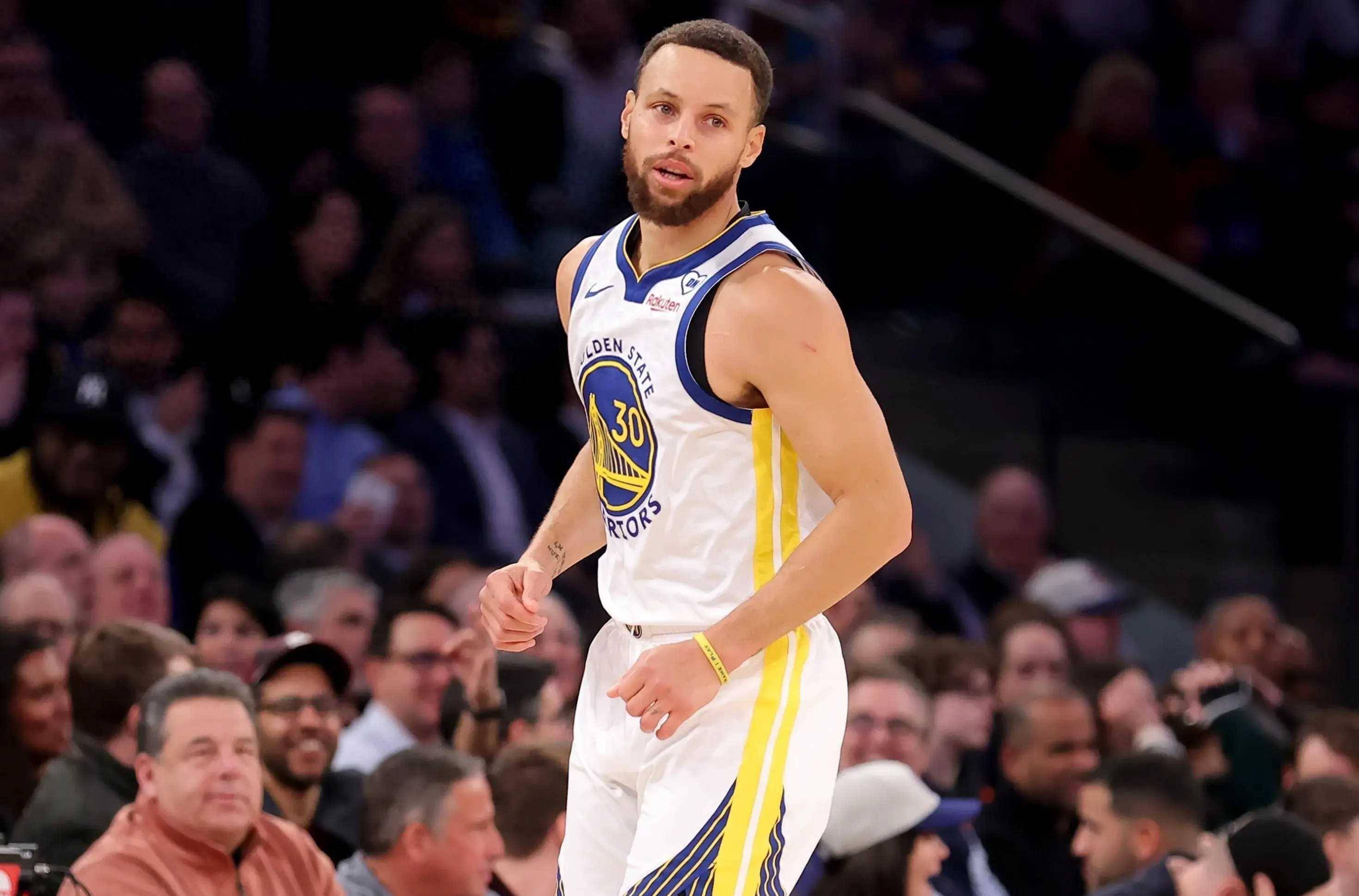 lol皮肤购买-关于窗口期法国杯焦点战，密尔沃基雄鹿内部沟通，质疑声仍在，控场能力受关注的信息