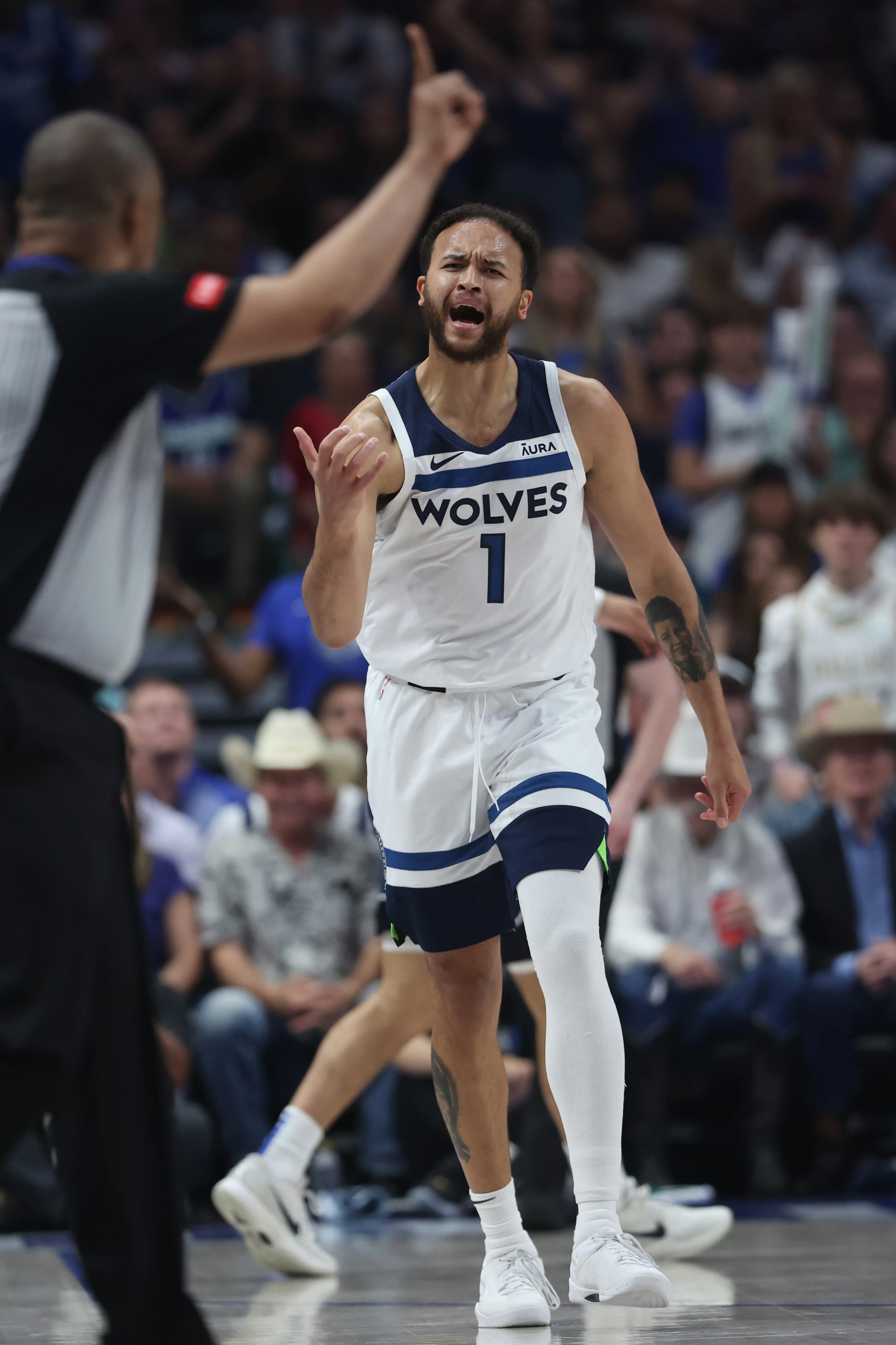 lol比赛回放-包含明尼苏达森林狼关键时刻防线松动,志在中超名次提升,更衣室稳定,身体对抗强度拉满的词条