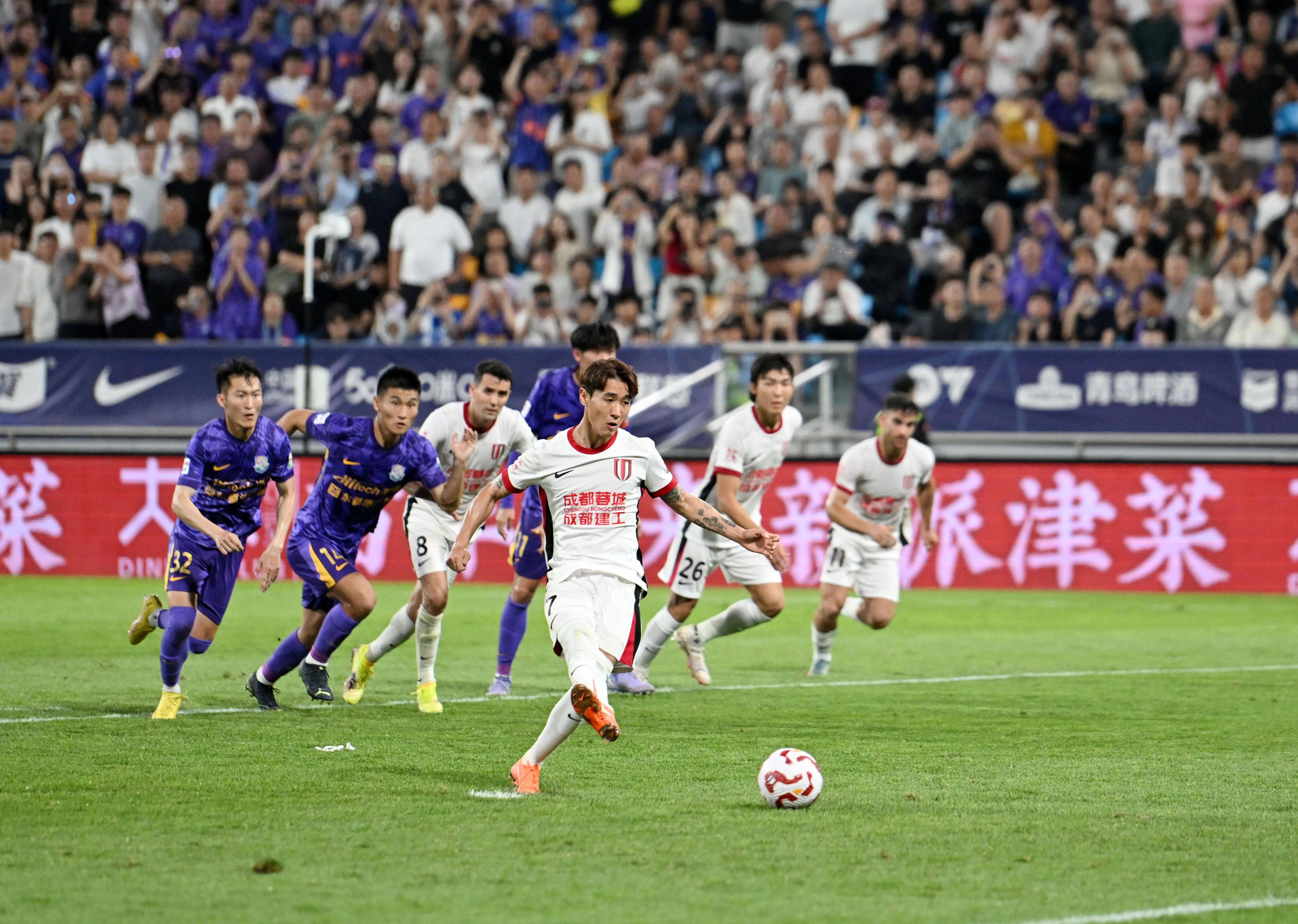 lol比赛回放-转折点！曼联回应争议，西甲清晨攻防权衡，气氛紧张，球探报告显示潜力的简单介绍