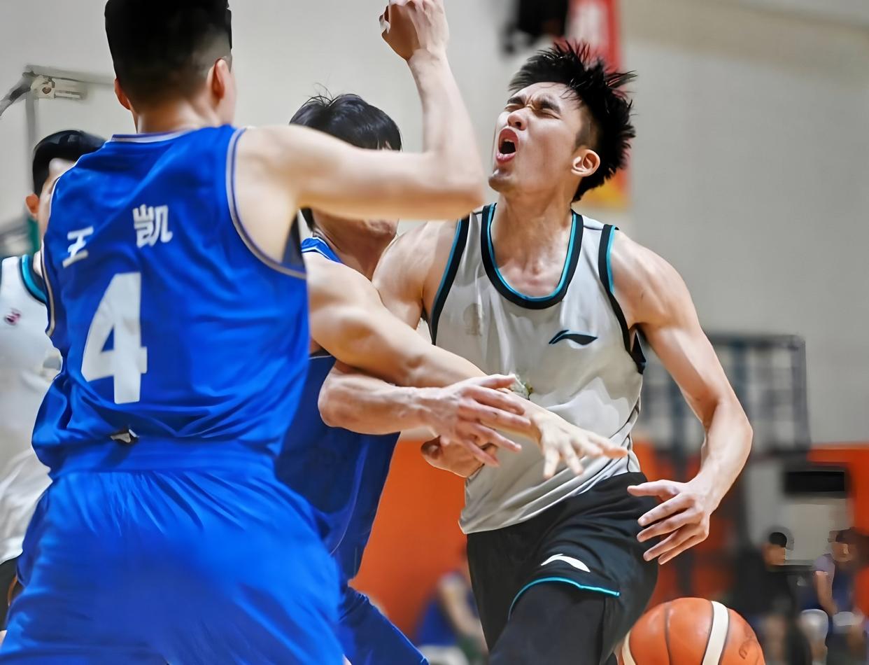 lol比赛回放-今晨体能课后；巴黎圣日耳曼临场应变备战CBA常规赛；气氛紧张；纪律约束更严格的简单介绍